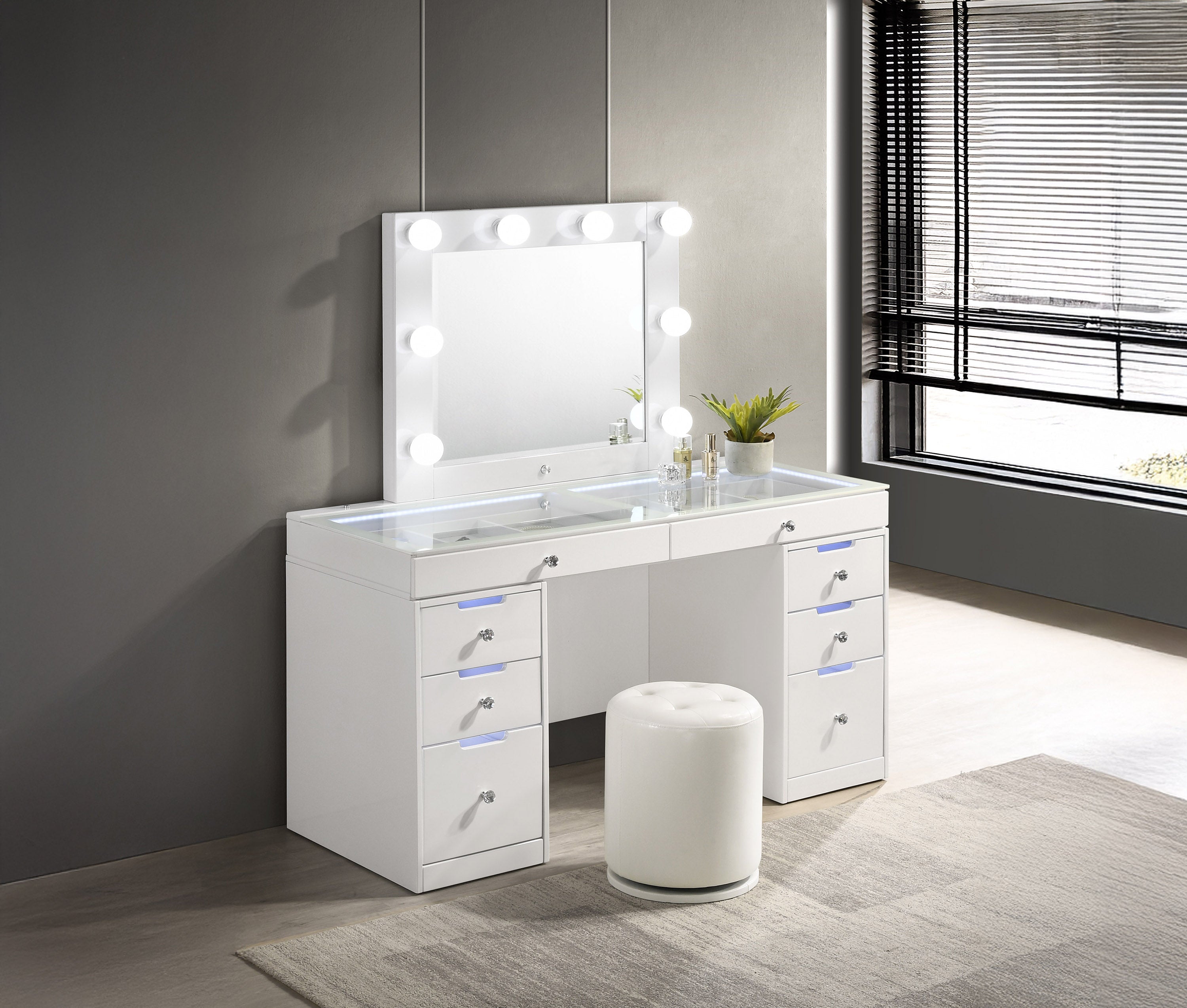 Luxo Vanity